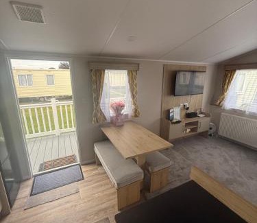 Clacton-on-Sea House | Serenity Holiday Home