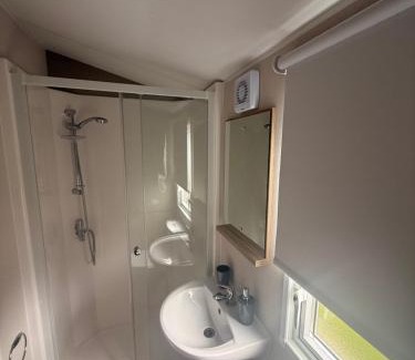 Clacton-on-Sea House | Serenity Holiday Home