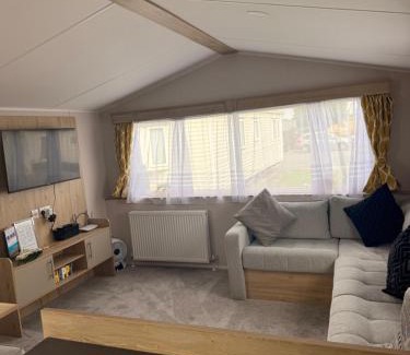 Clacton-on-Sea House | Serenity Holiday Home