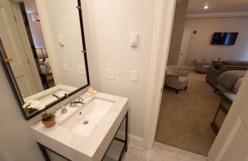 Historic Hill Bed & Breakfast | Serenity Inn Newport