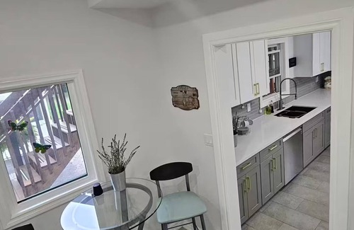 Niagara Falls Bed & Breakfast | Serenity Inn! -Serenity Room! -Breakfast Included