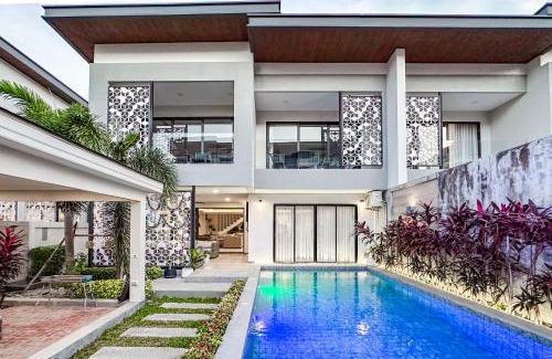 South Pattaya Villa | Serenity lux Pool Villa in Jomtien 5BR & 5 Mins to Beach 豪華五臥泳池別墅 5分鐘到達中天海灘