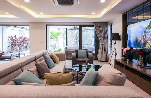 South Pattaya Villa | Serenity lux Pool Villa in Jomtien 5BR & 5 Mins to Beach 豪華五臥泳池別墅 5分鐘到達中天海灘