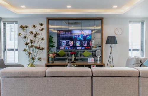 South Pattaya Villa | Serenity lux Pool Villa in Jomtien 5BR & 5 Mins to Beach 豪華五臥泳池別墅 5分鐘到達中天海灘
