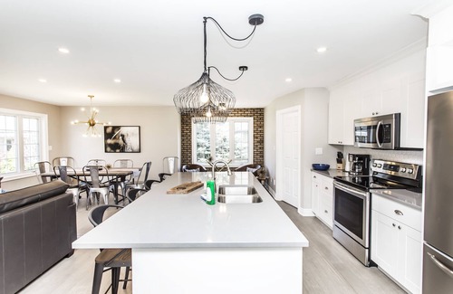 Historic Old Town House | SERENITY MODERN RENOVATED BEAUTIFUL BUNGALOW- in OLD TOWNE w Hot tub