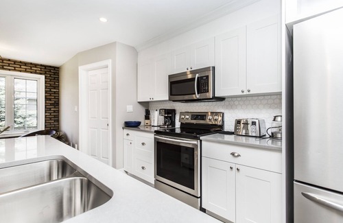 Historic Old Town House | SERENITY MODERN RENOVATED BEAUTIFUL BUNGALOW- in OLD TOWNE w Hot tub