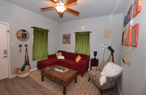 McKinney Cottage | Serenity Now-Downtown McKinney showplace