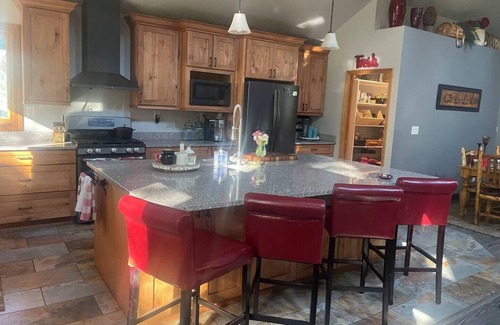 Carson City Bed & Breakfast | Serenity Now! Enjoy peace, comfort & wildlife viewing close to Tahoe & downtown