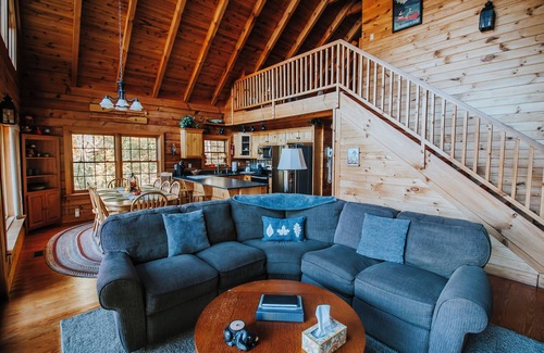 Tuckasegee Cabin | Serenity on Cedar-Lakefront Log Cabin, 10 boats, fire table and luxury hot tub