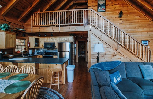 Tuckasegee Cabin | Serenity on Cedar-Lakefront Log Cabin, 10 boats, fire table and luxury hot tub