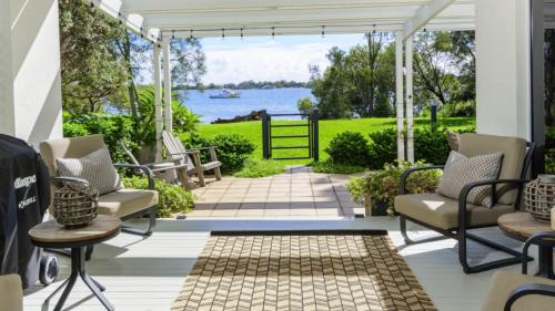 Sandstone Point House | 'serenity On Spinnaker'