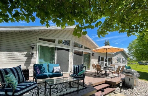 Gladwin House | Serenity on the Lake