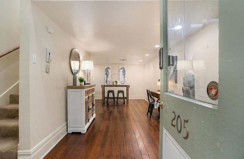 Galveston House | Serenity on the Strand - Historic Strand Loft #205