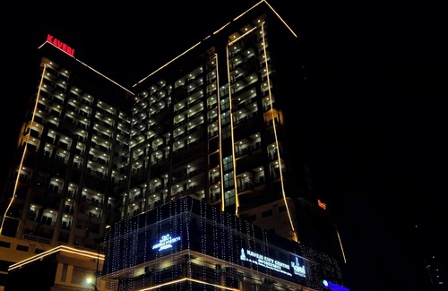 Jaypee Greens Apartment | Serenity Stays - 2.5KM away from Expo Mart Best nearby location