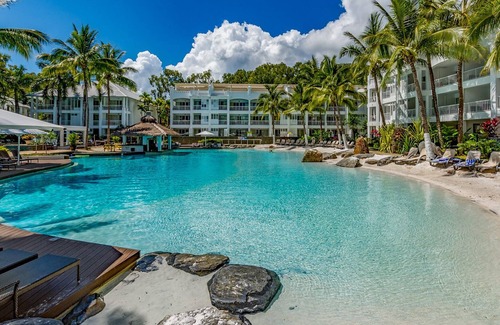 Palm Cove Apartment | SERENITY STAYS "The Beach Club / Peppers Resort"