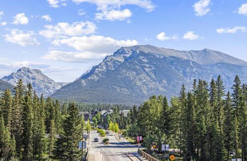 Canmore House | Serenity Villa at Tamarack