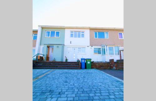 Seaford House | Serenity "your calm seafront retreat" By Air Premier