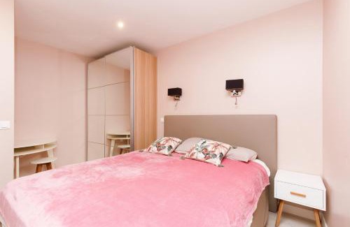 Riou - Petit Juas - Av de Grasse Apartment | Serenity YourHostHelper
