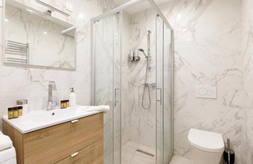 Riou - Petit Juas - Av de Grasse Apartment | Serenity YourHostHelper