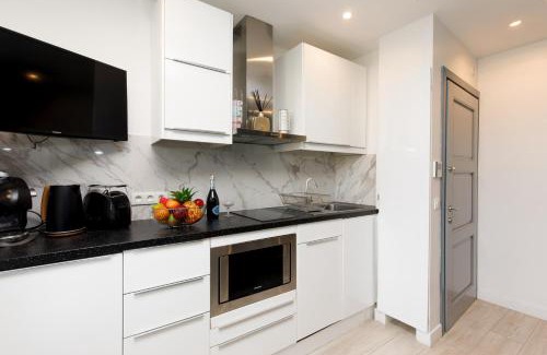Riou - Petit Juas - Av de Grasse Apartment | Serenity YourHostHelper