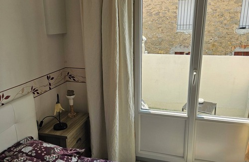 Lezignan-Corbieres Bed & Breakfast | Serge Le Belge Chambres D'Hôtes - Room 1 double bed with balcony