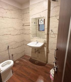 Mahmoorganj Apartment | Serinity Homestay