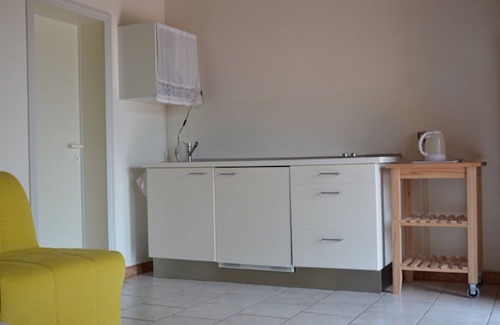 Riparbella Apartment | Serra Destri, 1-room apt. in country house, pool, panoramic, view to sea, relax