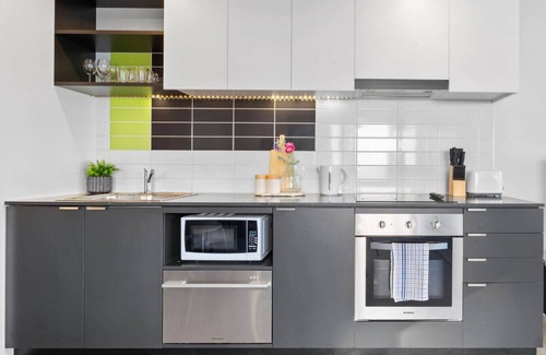 Docklands Apartment | Serrata | 2B2B Docklands Apartment with CP