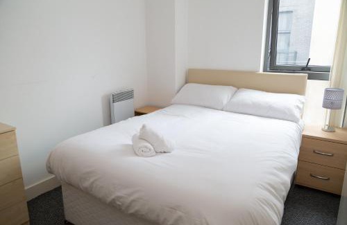 Liverpool City Centre Apartment | Serviced Apartment In Liverpool City Centre - Free Parking - Balcony - by Happy Days