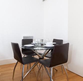 Liverpool City Centre Apartment | Serviced Apartment In Liverpool City Centre - Free Parking - Balcony - by Happy Days