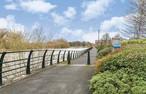 Glyndon House | Serviced apartment well furnished