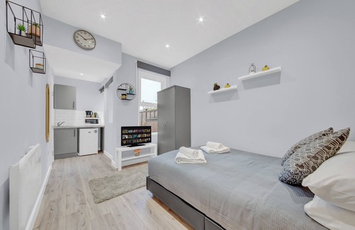 Hillingdon Apartment | Serviced Ensuite Room In West Drayton London UB7