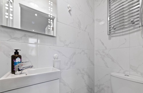 Penge Apartment | Serviced Ensuite Room Crystal Palace London SE20