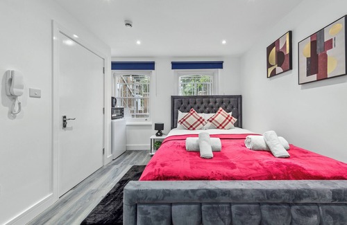 Crouch End Apartment | Serviced Ensuite Room Finsbury Park London N19