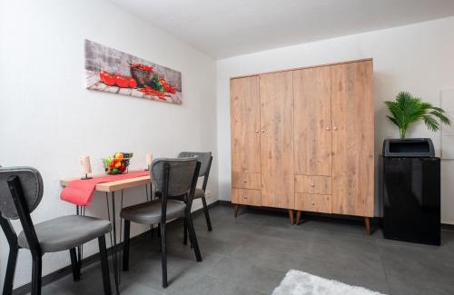 Konig Ludwig Apartment | Serviceroom24 - Apartment 1 in Recklinghausen WLAN - Smart-TV - 24-7 Check-in und Küche
