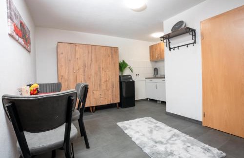Konig Ludwig Apartment | Serviceroom24 - Apartment 1 in Recklinghausen WLAN - Smart-TV - 24-7 Check-in und Küche