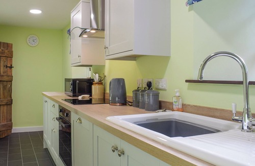 Montgomery Cottage | Set in the picturesque border town of Montgomery, close to all town amenities.