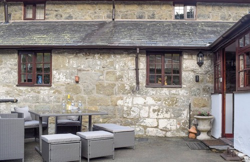 Montgomery Cottage | Set in the picturesque border town of Montgomery, close to all town amenities.