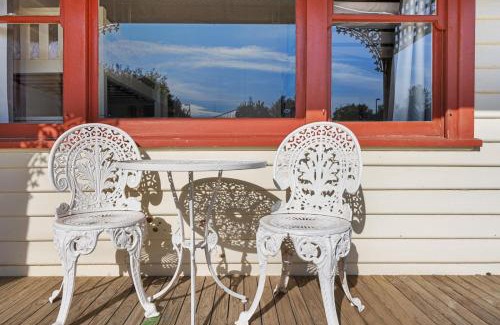 Cowes House | Settle In Retro cottage, Cowes