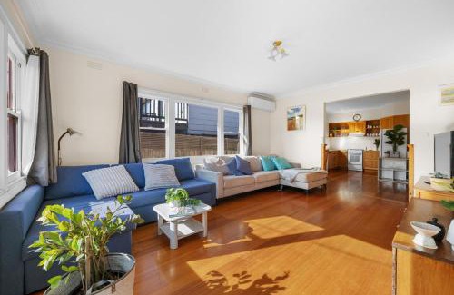 Cowes House | Settle In Retro cottage, Cowes