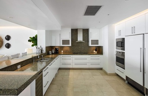 Prospect Apartment | Settle into oceanfront luxury - Portico 3
