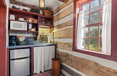 Fredericksburg Cabin | Settler's Crossing Sanctuary! Sleeps 35 | Weddings