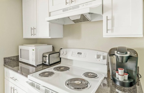 Southbelt/Ellington Apartment | SettlersRanch 1BD 6 - One Bedroom Apartment, Sleeps 2