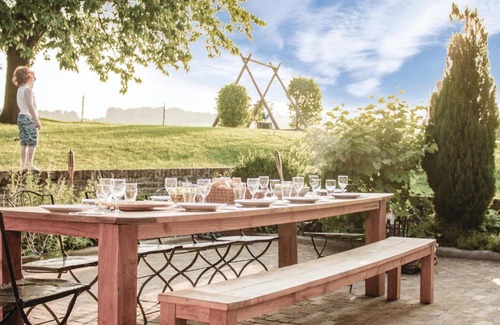 Remersdaal House | Seven-Bedroom Holiday Home In Remersdaal