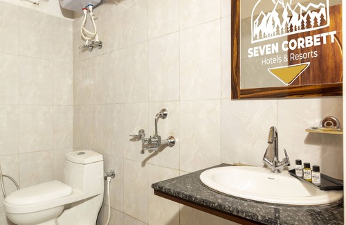 Bail Parao Hotel | Seven Corbett Resort