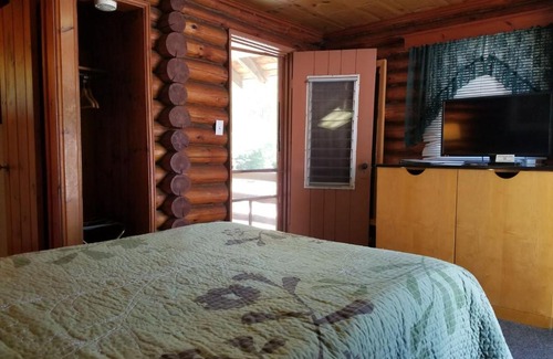 Lake George House | Seven Dwarfs Cabin - On The Brook Cabins