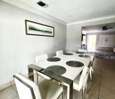 Palm Aire Village West House | Seven Heaven Fort Lauderdale - 3 Dorms & Heated Pool