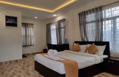 Moolakadai Hotel | Seven Malai Residency