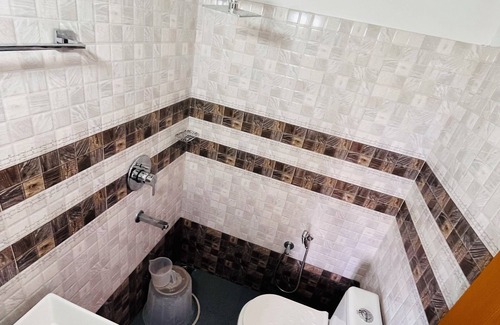 Moolakadai Hotel | Seven Malai Residency