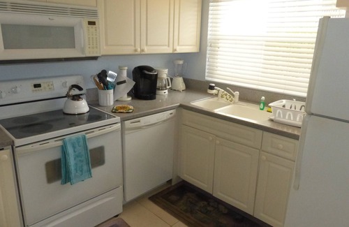 Seven Mile Beach Condo | Seven Mile Beach Oceanfront Condo in Snorkel/Scuba Paradise